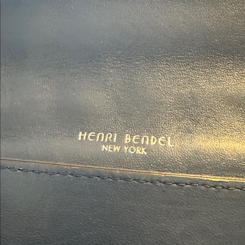 Henri Bendel 712 LARGE 5th Ave Exclusive - Picture 6 of 8